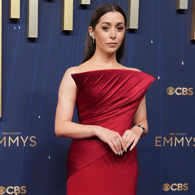 Κριστίν Μιλιότι: Έπεσε στο πάρτι για τα Emmy με το βραβείο στο χέρι (Βίντεο)