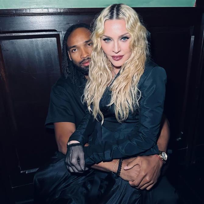 Μαντόνα: Φωτογραφίες από το ταξίδι της στην Ιαπωνία με τον 28χρονο σύντροφό της