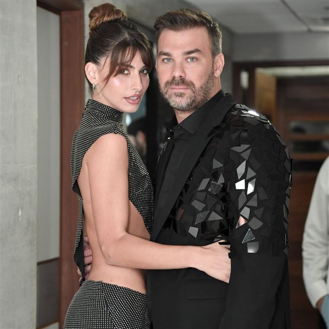 Γιώργος Σαμπάνης & Ιωάννα Σαρρή: Πιο ερωτευμένοι από ποτέ σε βραδινή τους έξοδο! (Αποκλειστικό βίντεο)