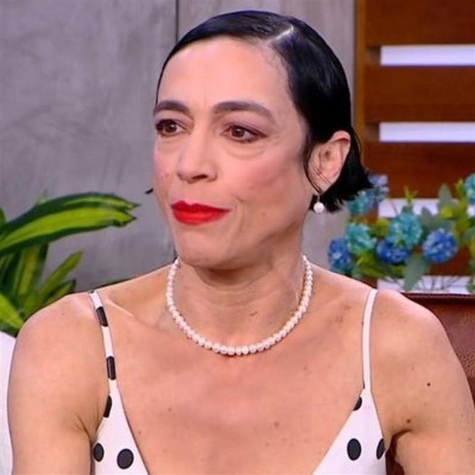 Έλενα Τοπαλίδου: Η απάντηση στα αρνητικά σχόλια - "Εμένα ο καθρέφτης μου με δείχνει όμορφη"