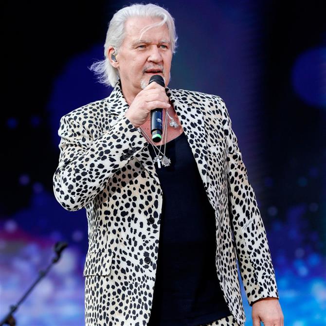 Johnny Logan: Ο θρύλος της Eurovision έρχεται για πρώτη φορά στην Ελλάδα