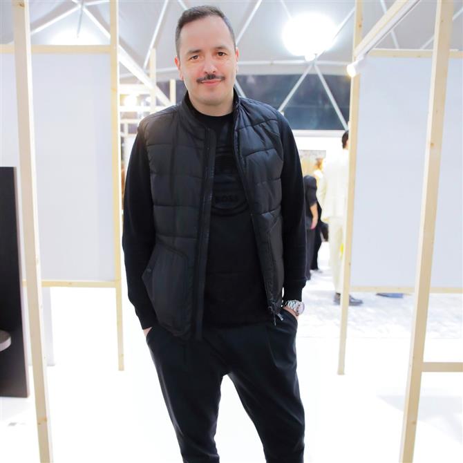 Αλέξανδρος Τσουβέλας: "Πάντα με χώριζαν, παλαιότερα είχα κυλιστεί στα πατώματα για σχέση μου, έχω ψάξει κινητά"
