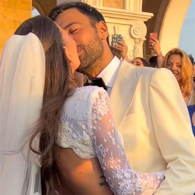 Αντρέας Γεωργίου & Σιμώνη Χριστοδούλου: Το ζεϊμπέκικο που χόρεψαν στο γαμήλιο πάρτι τους (Βίντεο)