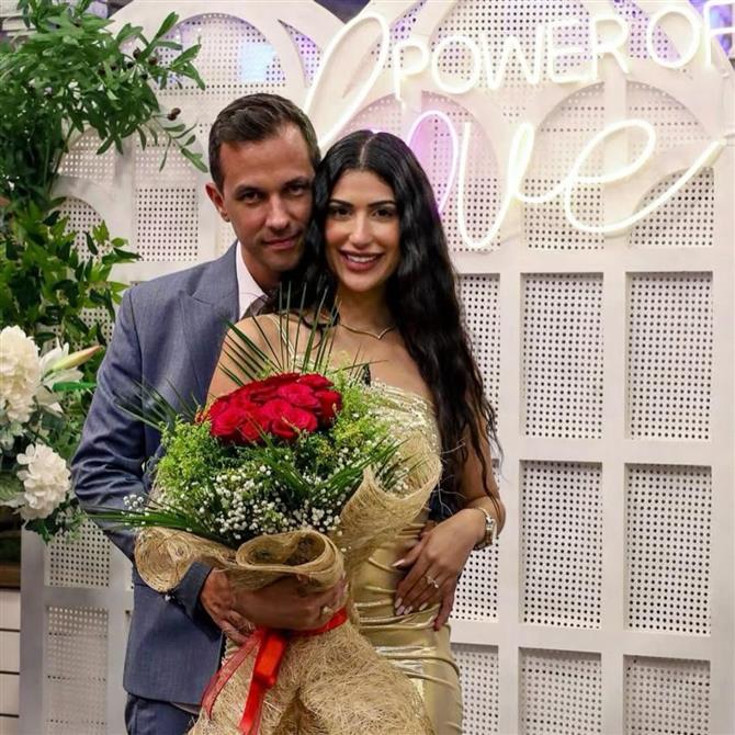 Αποκλειστικό! Ανδριάνα Παναγιώτου & Δήμος Περπερίδης: Αυτό είναι το προσκλητήριο του γάμου τους - Κουμπάρα η Κατερίνα Καραβάτου 