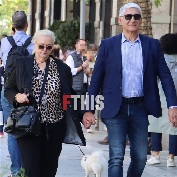 Paparazzi! Παναγιώτης Γιαννάκης: Σπάνια έξοδος με τη σύζυγό του, Ευγενία