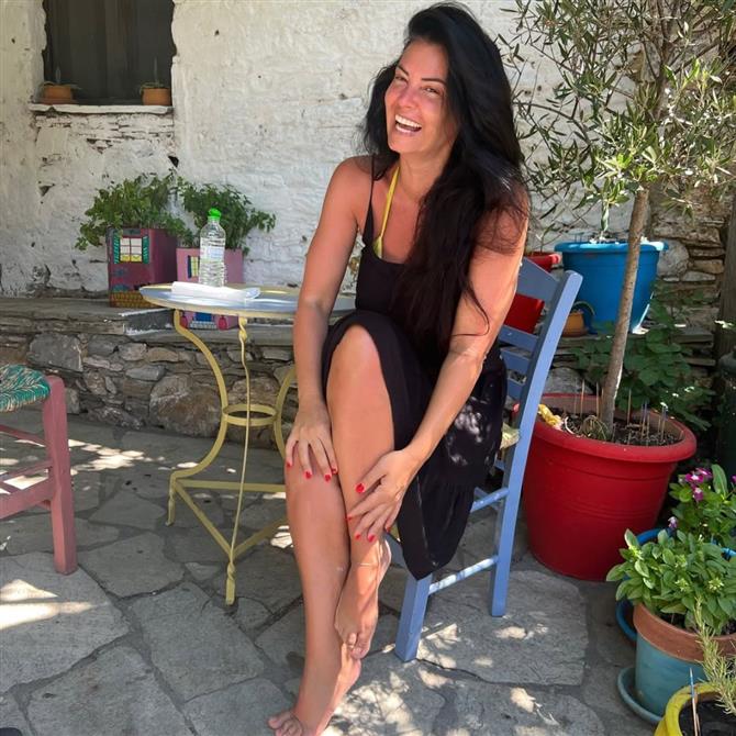 Μαρία Κορινθίου: Ποζάρει στην αγκαλιά του νέου της συντρόφου, Γιώργου Καραθανάση, στην Ιταλία (Φωτογραφία)