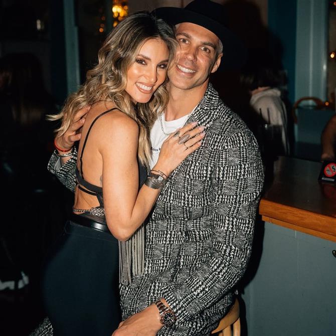 Αθηνά Οικονομάκου: Μας δείχνει πρώτη φορά το εντυπωσιακό μονόπετρο που της χάρισε ο Μπρούνο Τσερέλα (Βίντεο)


