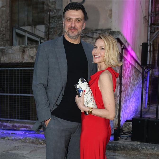 Τζένη Μπαλατσινού & Βασίλης Κικίλιας: Ο γιος τους μπήκε στην κουζίνα και έφτιαξε μπισκότα για τα Χριστούγεννα (Βίντεο)