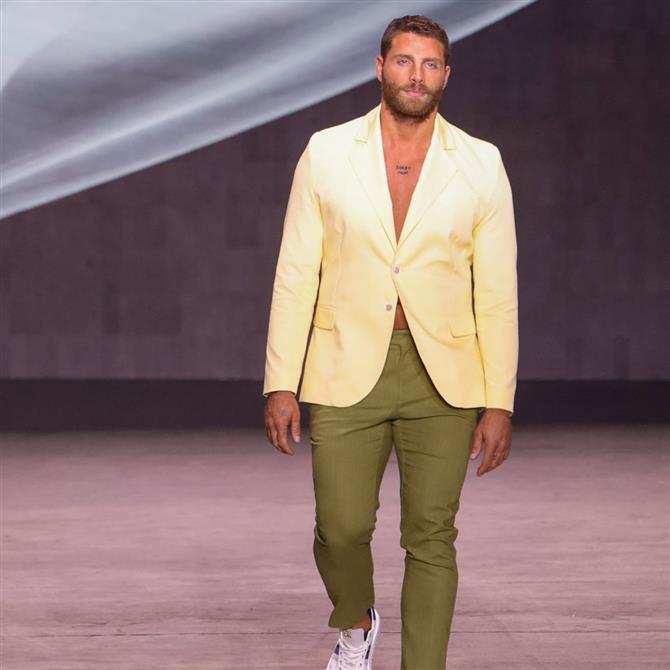 Γιώργος Μανίκας: Αγκαλιά με τον γιο του Κωνσταντίνου Αργυρού και της Αλεξάνδρας Νίκα σε έξοδό του