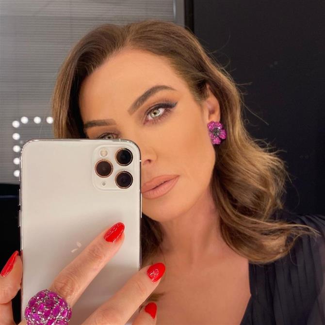 Τατιάνα Στεφανίδου: Το φόρεμά της είναι γεμάτο κρύσταλλα & η απόλυτη επιλογή για να αλλάξεις τον χρόνο