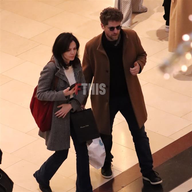 Paparazzi! Δημήτρης Λάλος - Μαριλίτα Λαμπροπούλου: Βόλτα για ψώνια σε εμπορικό κέντρο των βορείων προαστίων
