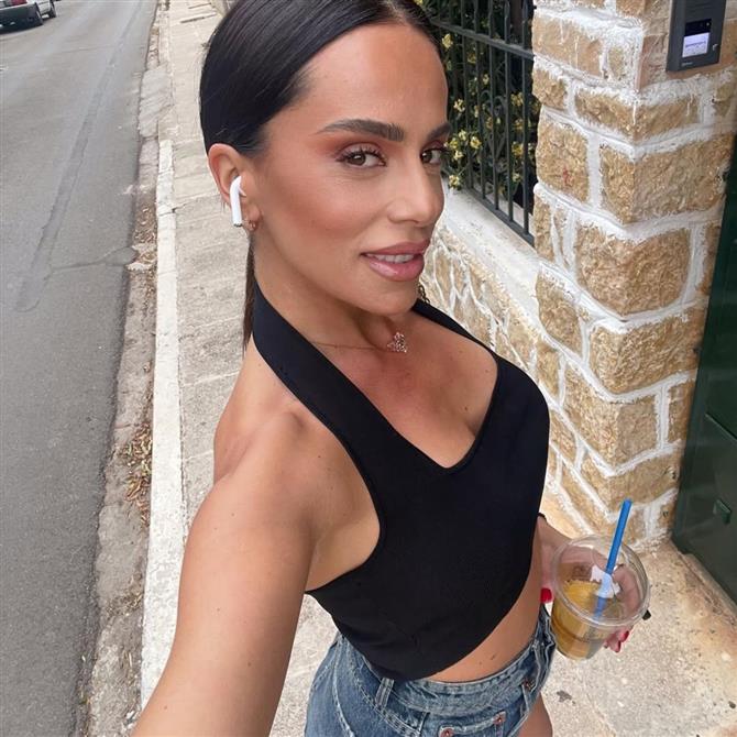 Μαρία Αντωνά: Το φόρεμά της έχει summer vibes & σε βγάζει από τη δύσκολη θέση του "τι να φορέσω"