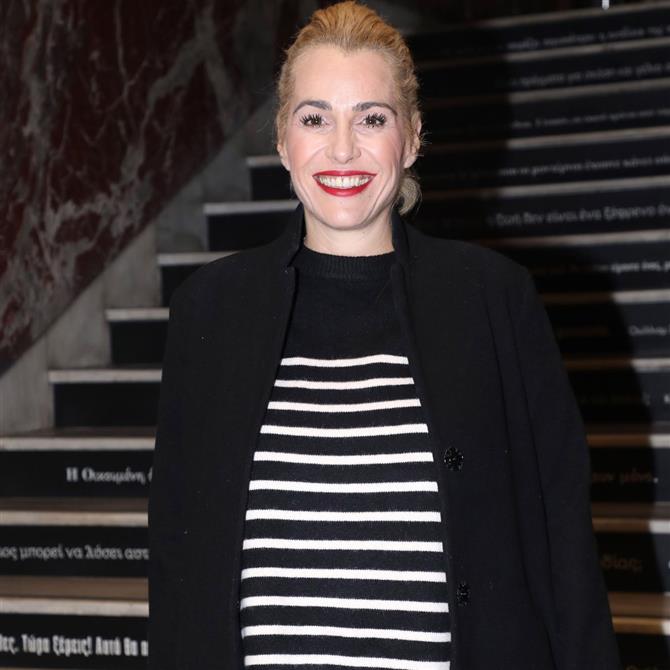 Τζένη Μπότση: Απαθανατίζει την 5χρονη κόρη της να κάνει surf στην Ικαρία (Βίντεο)