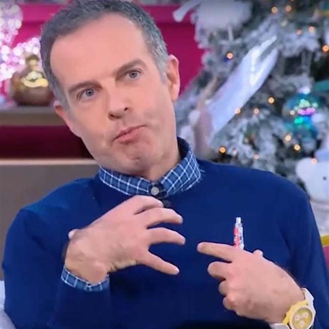 Άρης Καβατζίκης: "Εξαιρετικά γνωστός άνθρωπος είχε απατήσει τη σύζυγό του και εκείνη το άκουσε live από το τηλέφωνο"