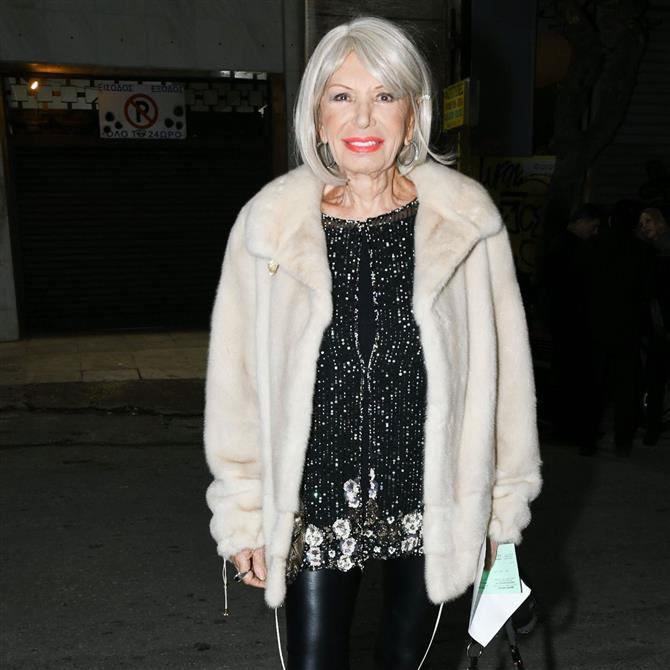 Ρίκα Διαλυνά: Η πρώτη έξοδος μετά το ατύχημα - Η φωτογραφία με την Κάρμεν Ρουγγέρη 18 χρόνια μετά το τέλος της σειράς "Η ώρα η καλή"