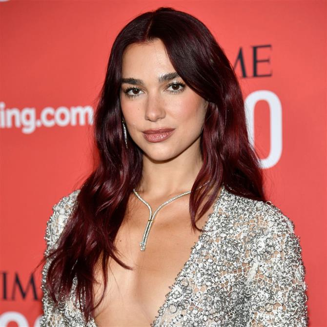 Ντούα Λίπα: Αρραβωνιάστηκε τον Κάλουμ Τέρνερ! Δείτε το εντυπωσιακό μονόπετρο