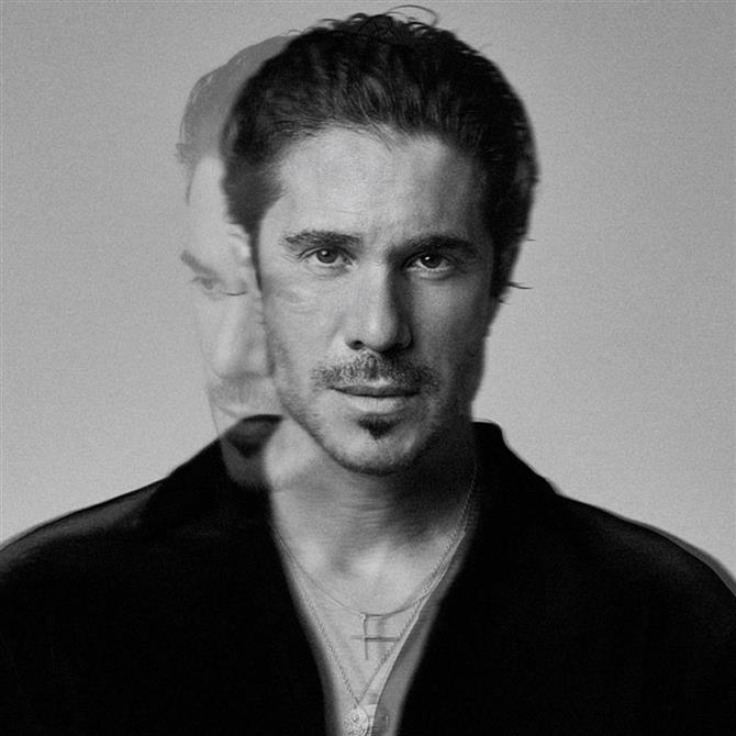 Νίκος Οικονομόπουλος: Νο. 1 στο YouTube η νέα τεράστια επιτυχία του "Το Βιογραφικό"