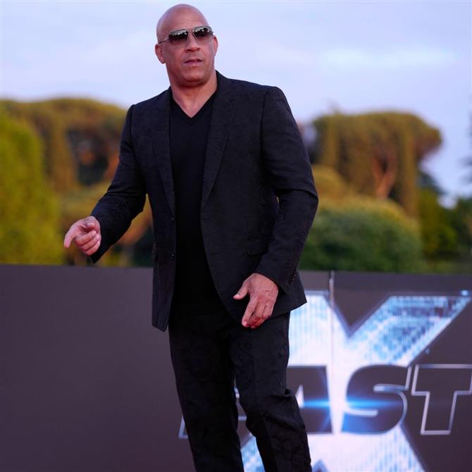 Βιν Ντίζελ: Διακοπές στη Μύκονο για τον ηθοποιό - Η συνάντηση με τον Μάικλ Τζόρνταν