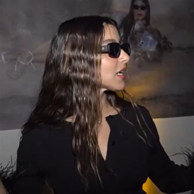 Μαρίνα Σάττι: Η ενόχληση στην παρουσίαση του νέου της άλμπουμ κατά τη διάρκεια των δηλώσεων - "Μην κοιτάτε"