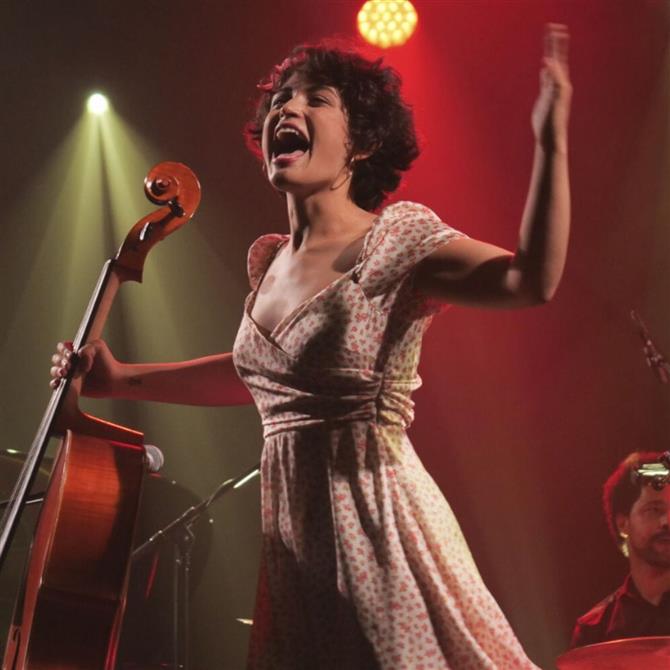 Η μοναδική Κουβανή καλλιτέχνης Ana Carla Maza έρχεται για πρώτη φορά στην Ελλάδα