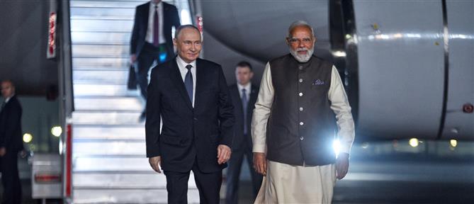 Επίσκεψη Πούτιν στην Ινδία - Υποδοχή στο αεροδρόμιο από τον Πρωθυπουργό Μόντι