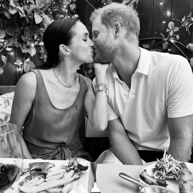 Μέγκαν Μάρκλ & Πρίγκιπας Χάρι χορεύουν στην αίθουσα τοκετού για να... κατέβει το παιδί (βίντεο)
