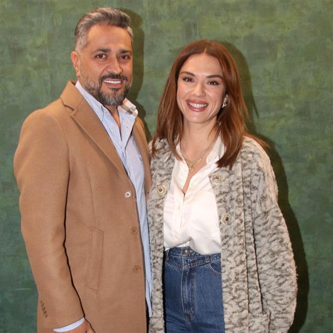 Βάσω Λασκαράκη: Το πάρτι για τη γιορτή του συζύγου της, Λευτέρη Σουλτάτου & η φωτογραφία με τα παιδιά τους (Video - Photos)