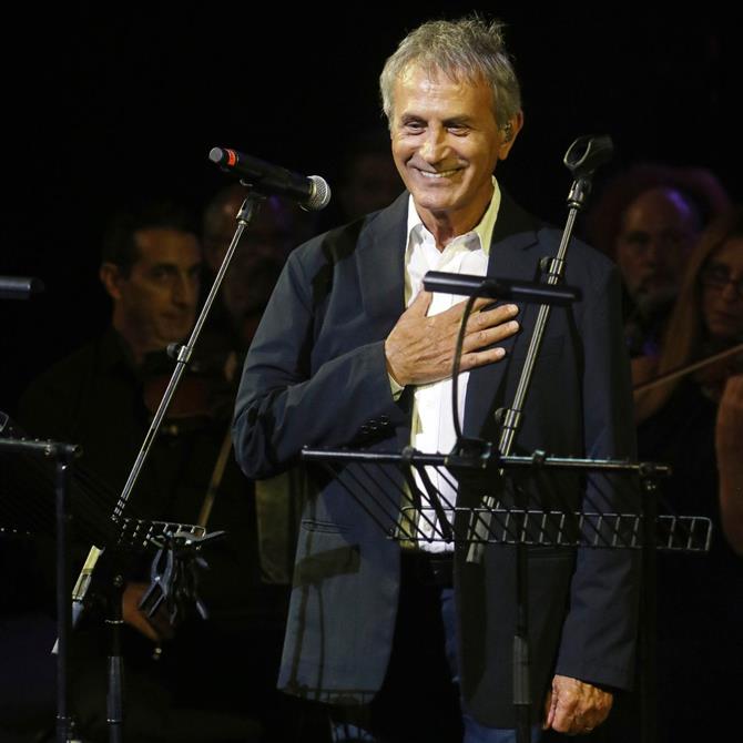 Γιώργος Νταλάρας: Σπάνια έξοδος με τα δυο εγγόνια του, Γιώργο και Φοίβο (Φωτογραφίες)