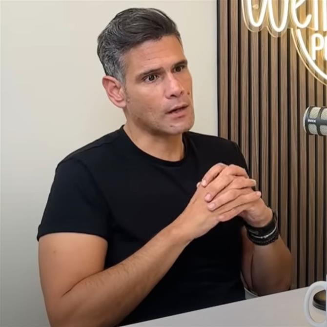 Δημήτρης Ουγγαρέζος: Συγκλονίζει για τον θάνατο των γονιών του - "Άρχισα να πίνω. Δεν έκλαψα ποτέ"