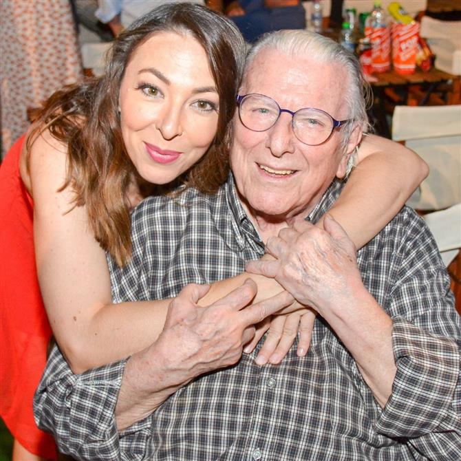 Αλίκη Κατσαβού: Συγκινεί η ανάρτηση για τον Κώστα Βουτσά ανήμερα της ονομαστικής του εορτής - "Τέτοιες μέρες η απουσία σου γίνεται σχεδόν φωνή"