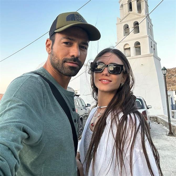 Αντρέας Γεωργίου - Σιμώνη Χριστοδούλου: Ποζάρουν μαζί στην Τήνο! Οι νέες φωτογραφίες από το ταξίδι τους