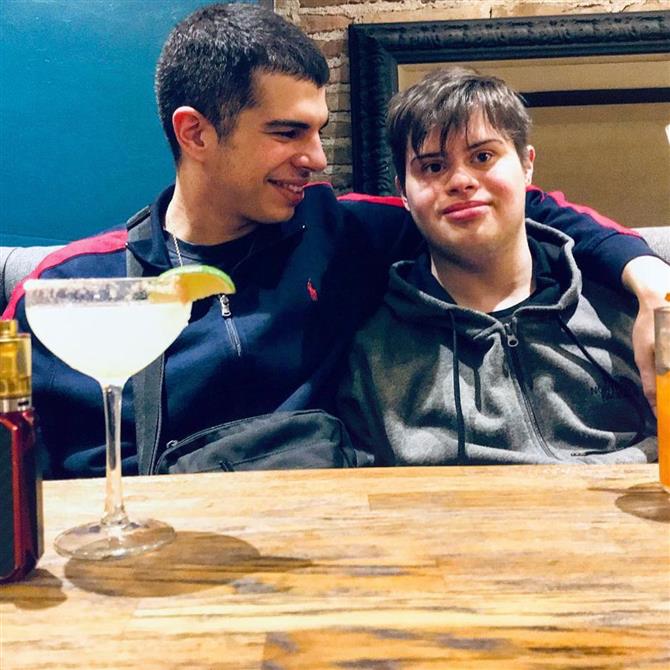 Νέστορας Νέστορας: Ποιος είναι ο νικητής του MasterChef 2025 - Η ξεχωριστή σχέση με τον αδελφό του
