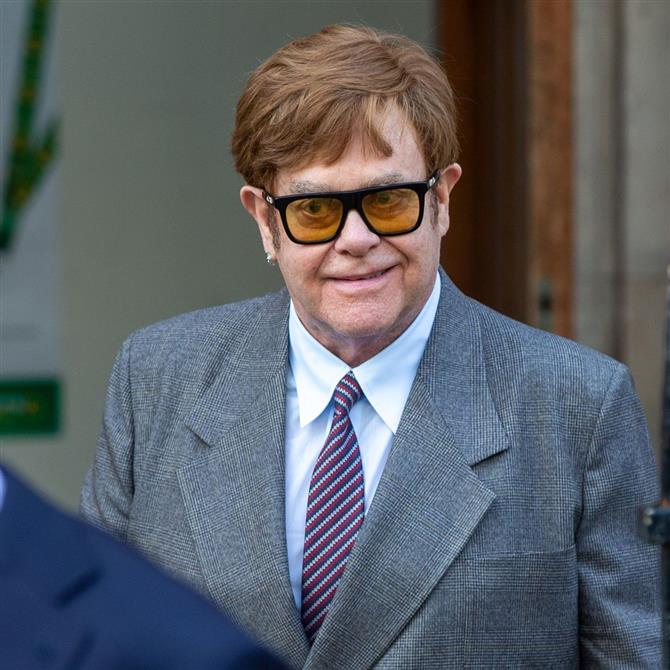 Έλτον Τζον: Αυτό είναι το μήνυμα που επιθυμεί να γραφτεί πάνω στην ταφόπλακά του