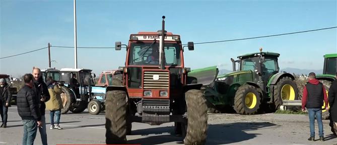 Ιωάννινα: Κλειστός από αγρότες, ο κόμβος του αεροδρομίου