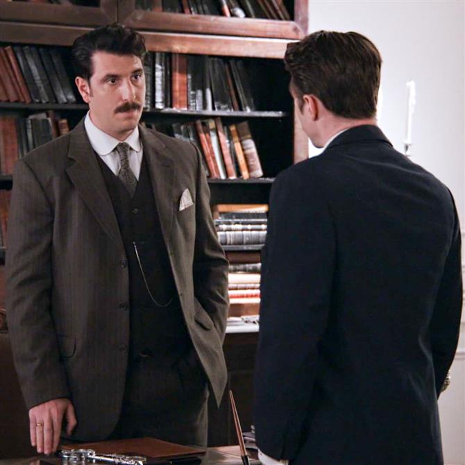 Grand Hotel: Ο Ρήγας διαβάζει το γράμμα στο οποίο ο Άρης κάνει ερωτική εξομολόγηση στην Αλίκη