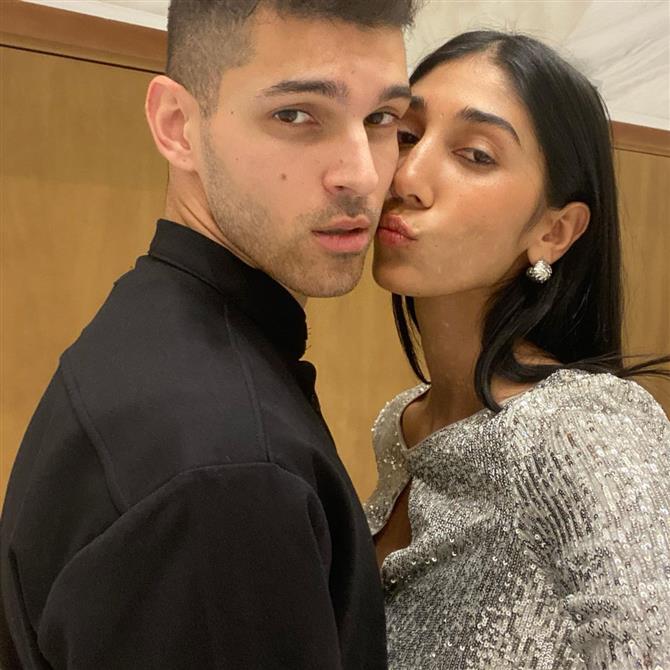 Παρασκευή Κερασιώτη: Το βίντεο με τον σύντροφό της και η ανακοίνωση - "Το πρώτο μας σπίτι"
