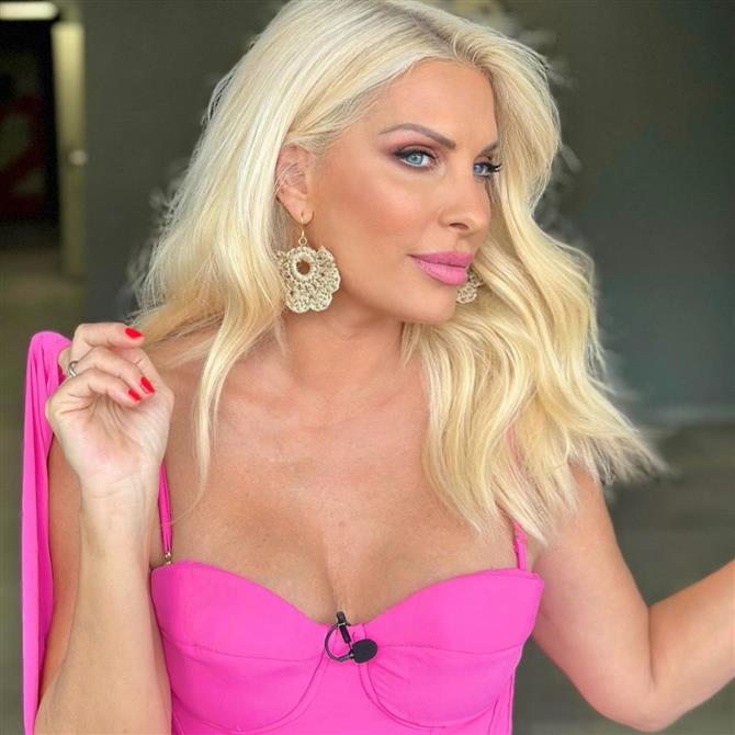 Ελένη Μενεγάκη: Η ανάρτηση από τις διακοπές της και οι ευχές για την ημέρα της Παναγίας