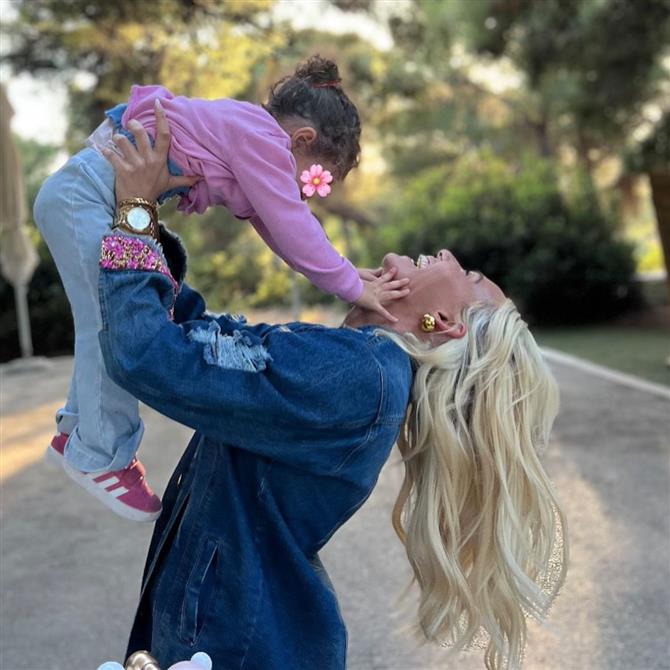 Ιωάννα Μαλέσκου - Κωνσταντίνος Δανιάς: Βάφτισαν την κόρη τους - Αυτό είναι το όνομα που της έδωσαν (φωτογραφίες)
