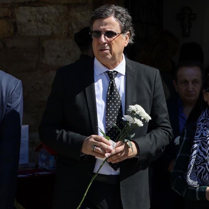 Χάρης Ρώμας: Αποχαιρετά τον Κώστα Λυχναρά σκηνοθέτη των "Κωνσταντίνου και Ελένης" & "Καφέ της Χαράς" - "Θα συνεχίσω να επικοινωνώ μαζί του"