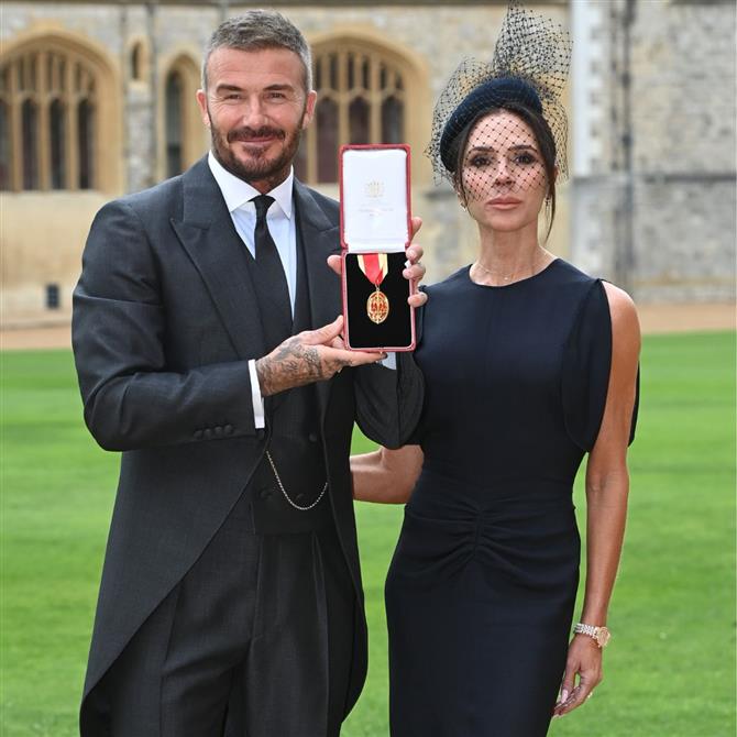 Ντέιβιντ Μπέκαμ: Έλαβε τον τίτλο του ιππότη από τον Βασιλιά Κάρολο - Στο πλευρό του η Βικτόρια 