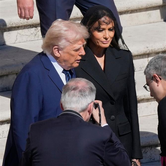 Κηδεία Πάπα Φραγκίσκου: Το αυστηρό dress code και η εμφάνιση της Μελάνια στο πλευρό του Ντόναλντ Τραμπ 
