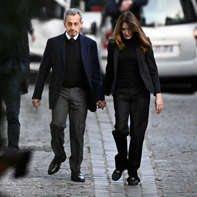 Νικολά Σαρκοζί: Το μακροσκελές μήνυμα λίγο πριν μπει στη φυλακή - Η ανάρτηση της Κάρλα Μπρούνι
