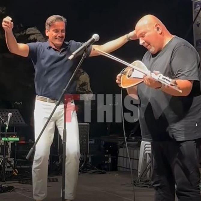 Θάνος Κιούσης: Ενθουσίασε με το πεντοζάλι του στο “Δημοτικό Αθηναϊκό Πανηγύρι” παρέα με τη ΦΙΞ (Βίντεο FTHIS)