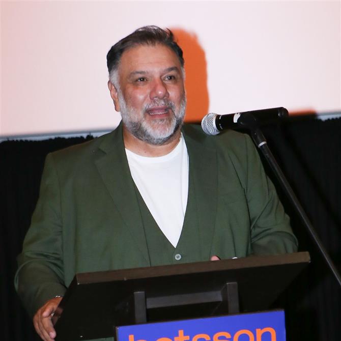 Γρηγόρης Αρναούτογλου: Η αποκάλυψη για το “The Roadshow” - "Για πρώτη φορά θα δείτε τη μαμά του Καπουτζίδη"