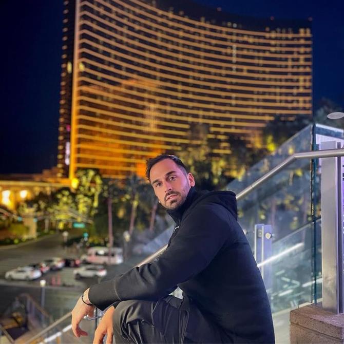 Άρης Σοϊλέδης: Ξέσπασε φωτιά στην πολυκατοικία που διαμένει - Η μάχη με τις φλόγες & το μήνυμα της συντρόφου του