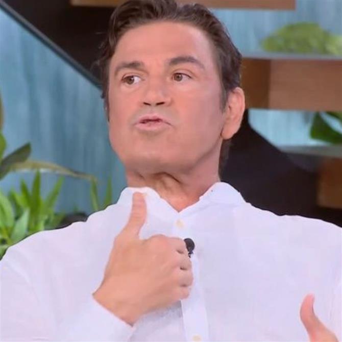 Μάριος Φραγκούλης για το τροχαίο ατύχημα που είχε: "Χτύπησε πολύ άσχημα ο αερόσακος στο στήθος και παραλίγο να σπάσει το στέρνο"