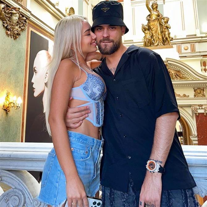 FY & Αλεξία Κεφαλά: Όλες οι λεπτομέρειες του γάμου τους - Η ημερομηνία, οι κουμπάροι, οι καλεσμένοι και ο μήνας του μέλιτος
