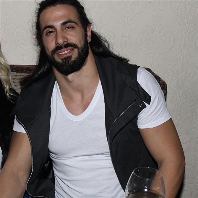 Συγκλονίζει ο Γιώργος Παράσχος: "Η σύντροφός μου διαγνώστηκε με καρκίνο όταν ξεκίνησα τις θεραπείες"