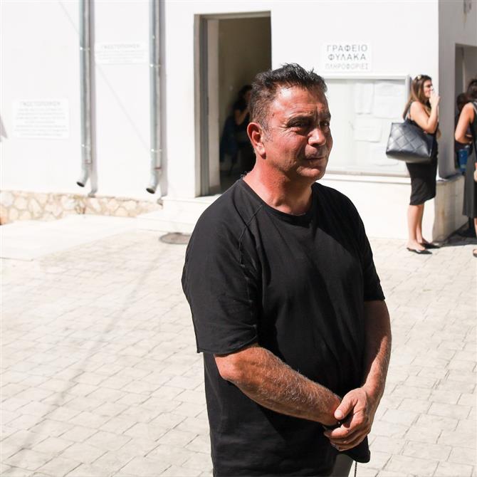 Ξέσπασε σε κλάματα ο Χάρης Ακριτίδης στον αέρα του Πρωινού: "Έδιναν στον γιο μου 5% πιθανότητες να ζήσει"

