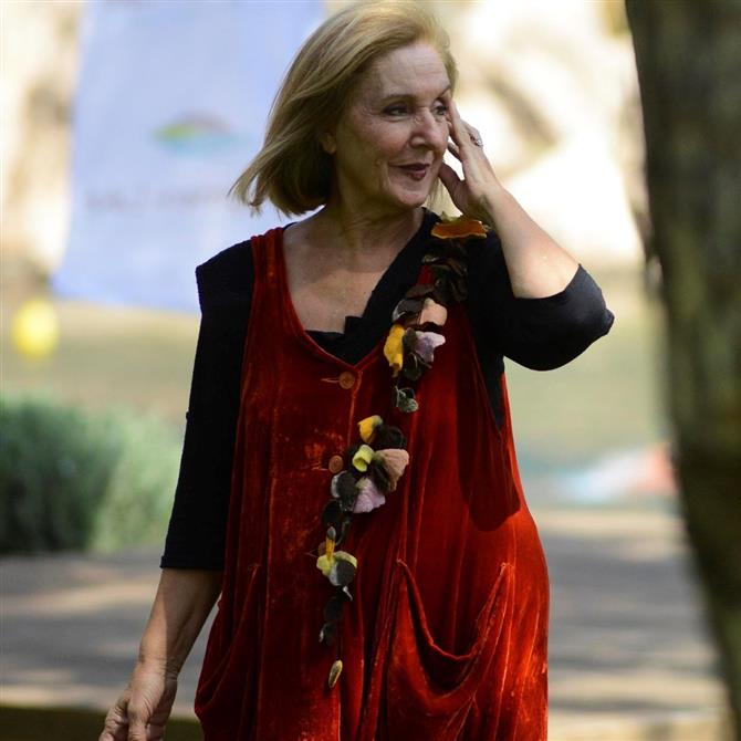 Η Κάρμεν Ρουγγέρη αποκλειστικά στο FTHIS: Οι παραστάσεις, το παιδικό θέατρο, η σειρά στην ΕΡΤ & η εξομολόγηση για τον σύζυγο και τα παιδιά της